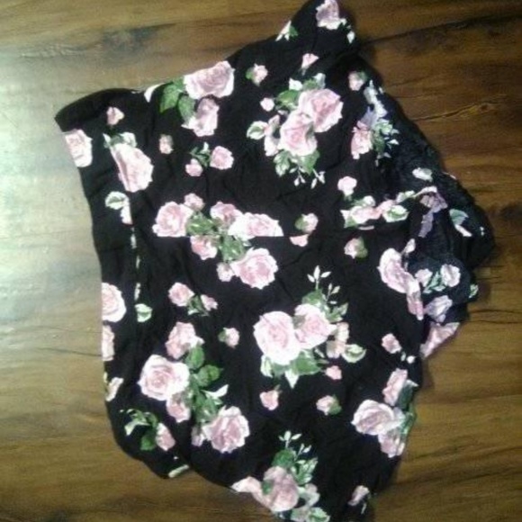 womens shorts - Picture 3 of 3